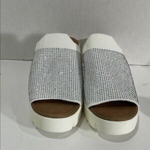 bernie mev. White and Silver Sandals